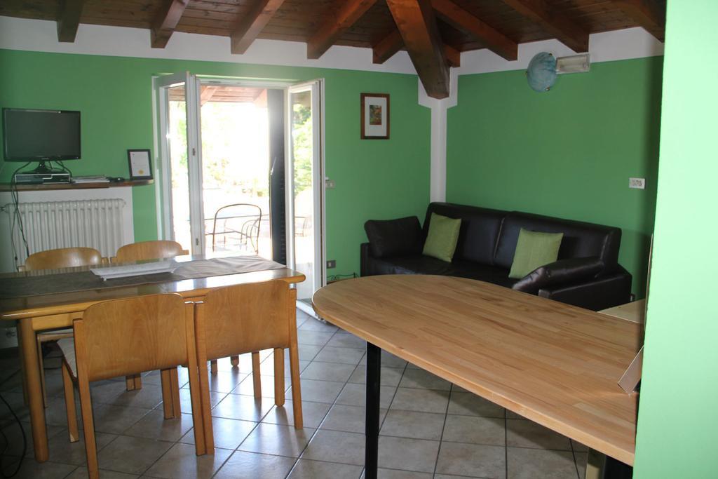 Veranda Beach Apartment Pianello Del Lario Habitación foto