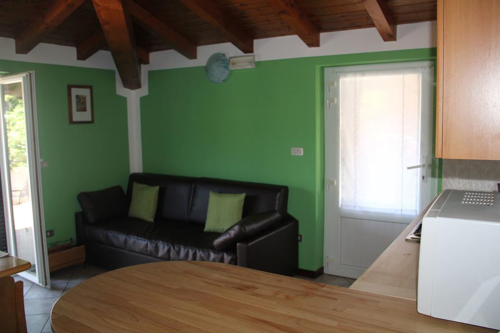 Veranda Beach Apartment Pianello Del Lario Habitación foto