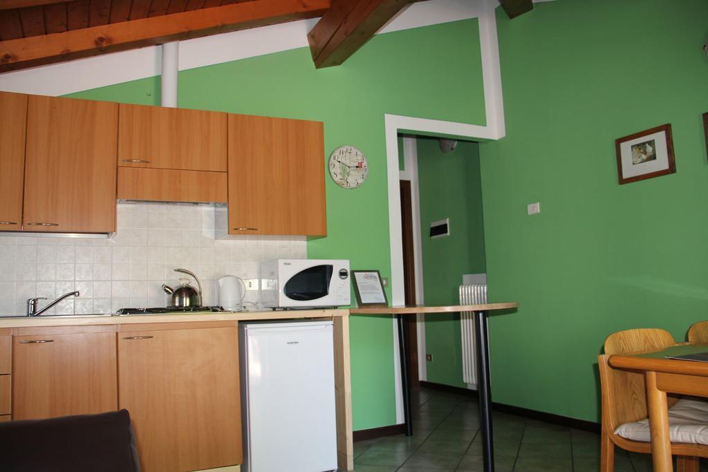 Veranda Beach Apartment Pianello Del Lario Habitación foto