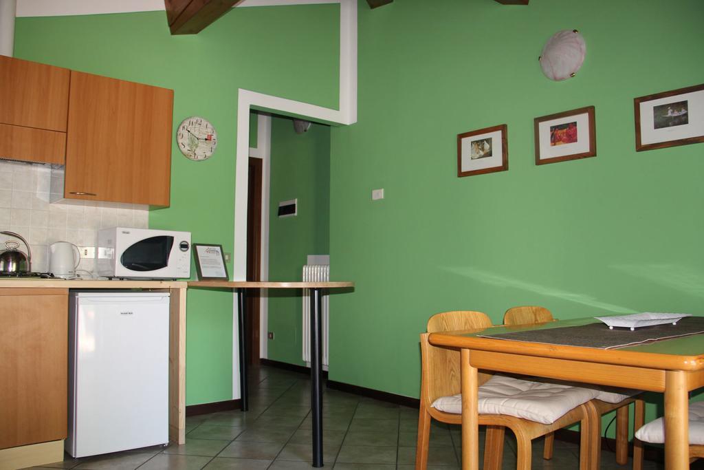 Veranda Beach Apartment Pianello Del Lario Habitación foto